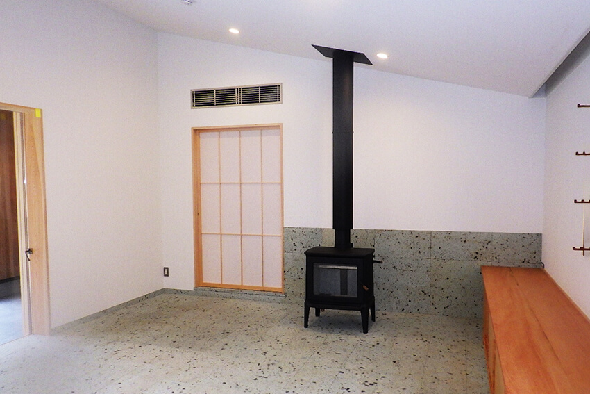 湯原アングラーズリトリート新築工事、居間